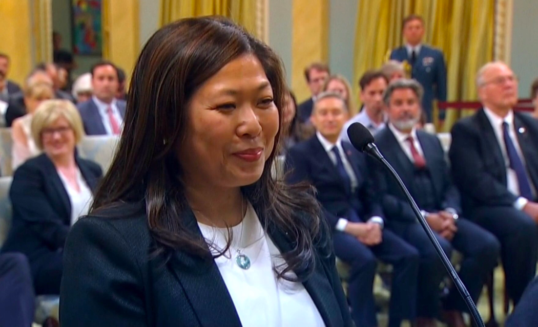 Mary Ng., Canadá
